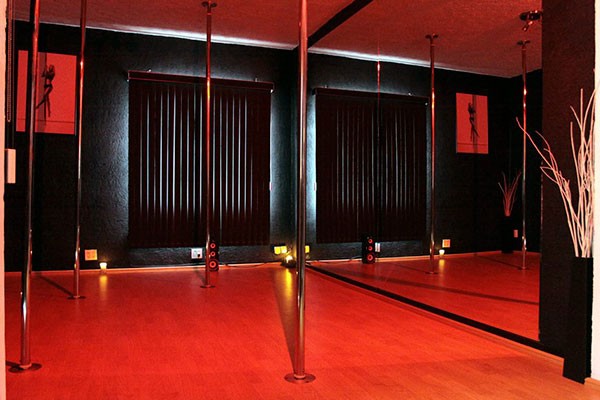 Escuelas Kinky De Pole Dance En La Cdmx Lets Kinky 7014