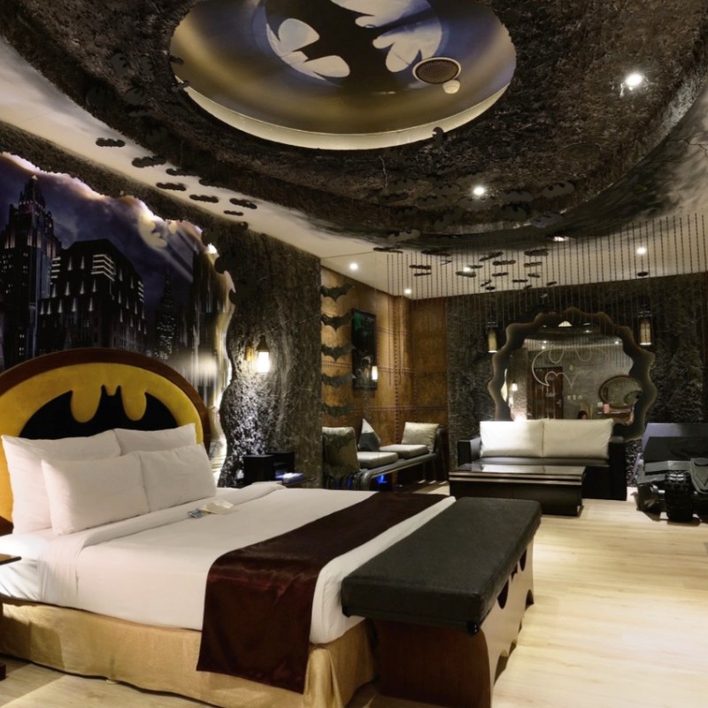 Conoce el Love Hotel que tiene una habitación dedicada a Batman - Let's  Kinky - Let's Kinky